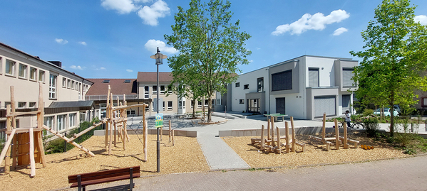 Außenansicht Grundschule mit Mittagsbetreuung